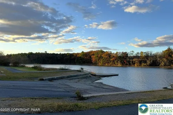 a view of a lake in middle of the house