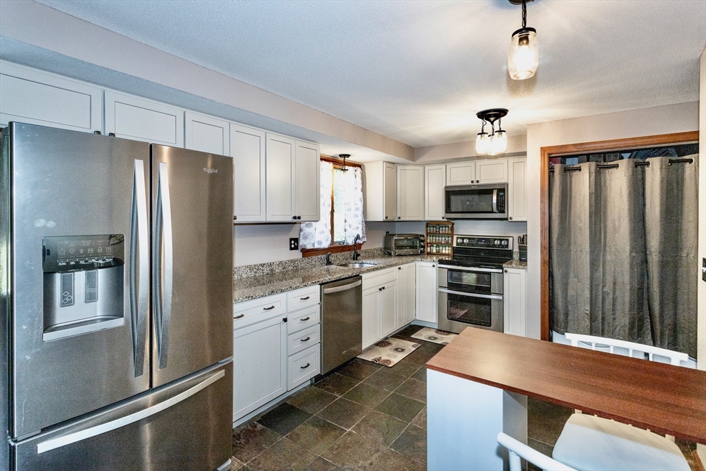 419 Southwick Road, Unit B7 Westfield, MA 01085 - Photo 14 of 38 Gallery Image 14