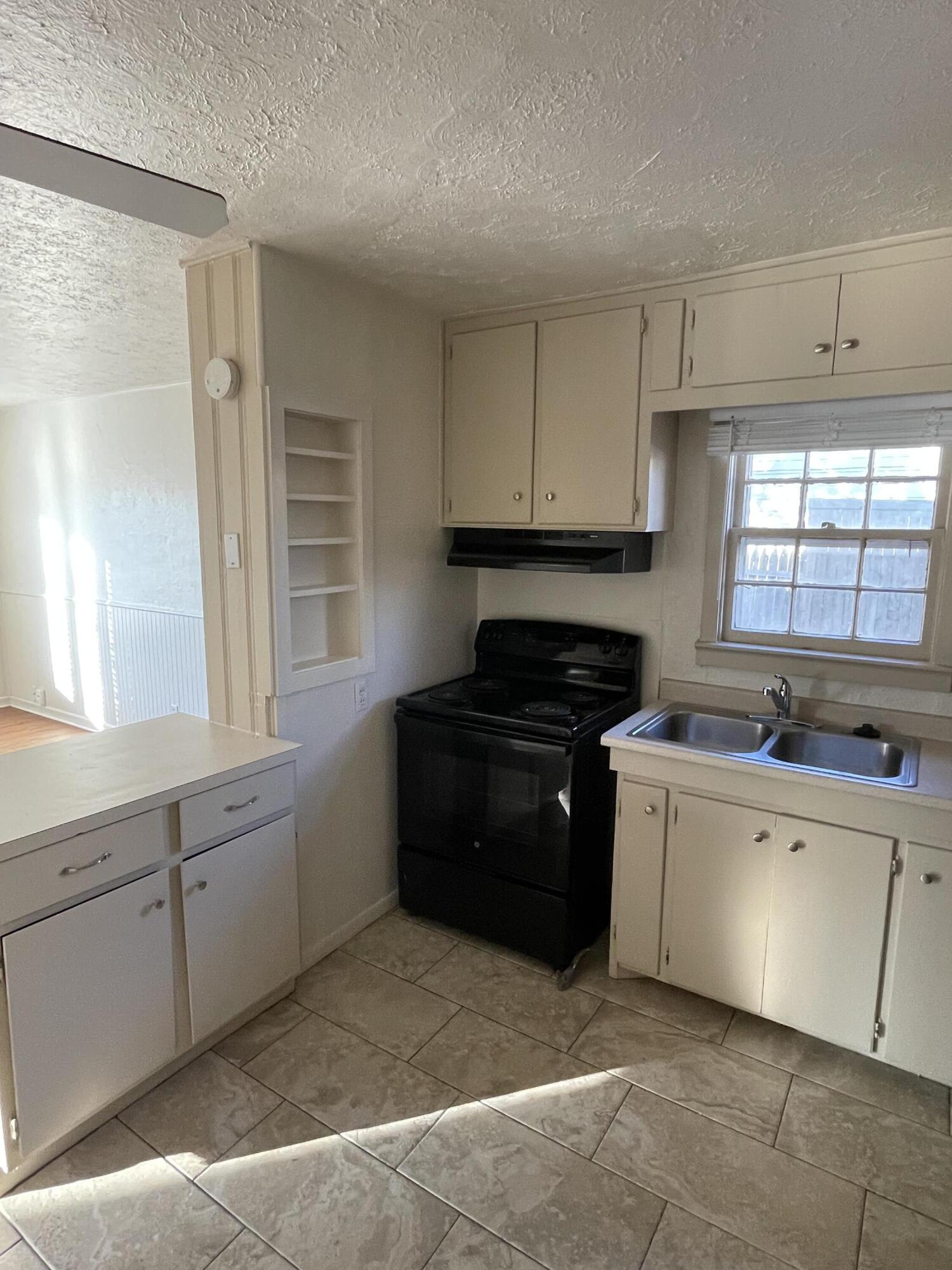 4802 39th Street Lubbock, TX 79414 - Photo 7 of 19 Kitchen 2