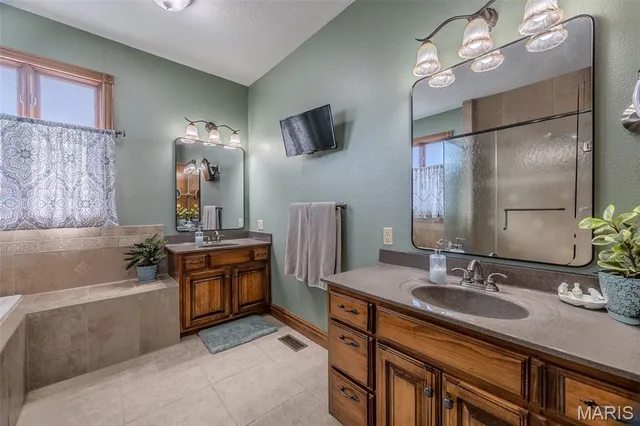 $699,900 | 23350 Franklin Road, Lebanon, MO 65536