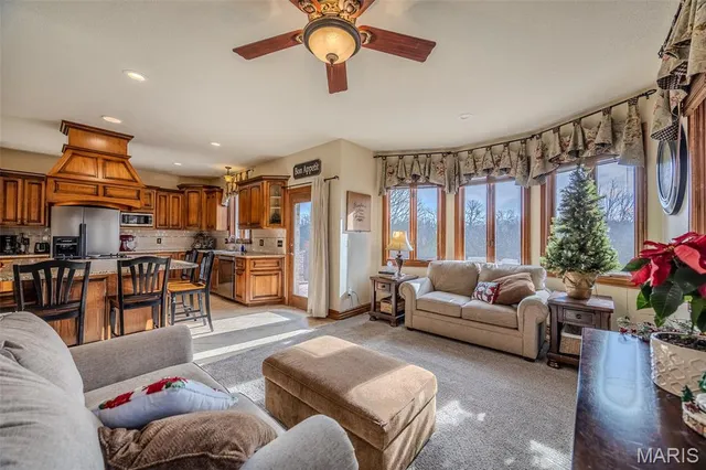 $699,900 | 23350 Franklin Road, Lebanon, MO 65536