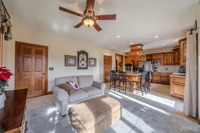 $699,900 | 23350 Franklin Road, Lebanon, MO 65536