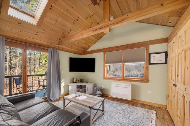 $279,000 | 455 Brayman Hollow Road, Pomfret, CT 06259