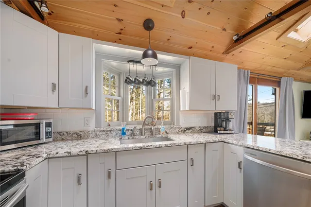 $279,000 | 455 Brayman Hollow Road, Pomfret, CT 06259