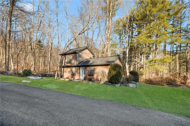 $279,000 | 455 Brayman Hollow Road, Pomfret, CT 06259
