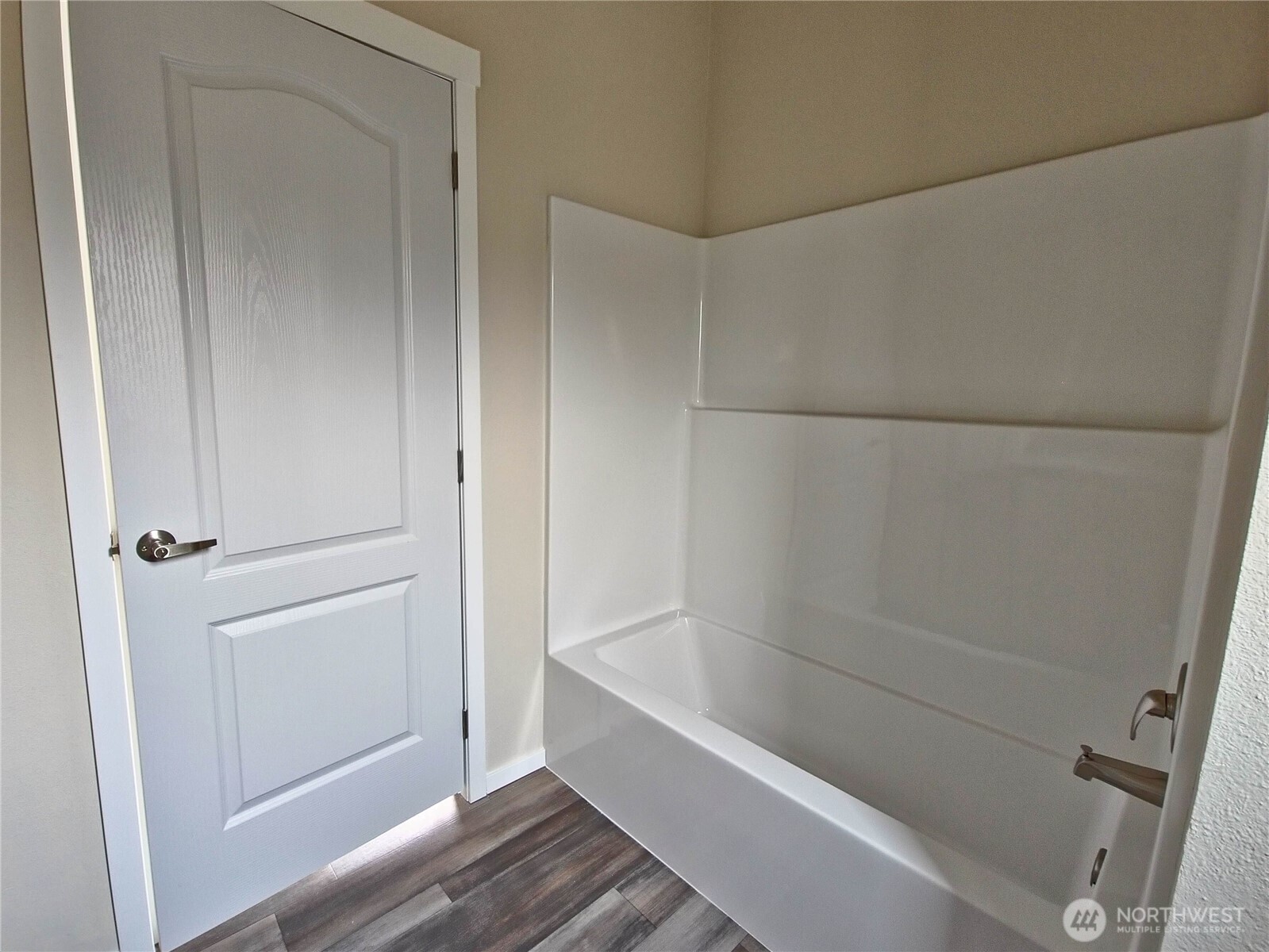 1303 30th Street, Unit 3 Seaview, WA 98644 - Photo 14 of 16