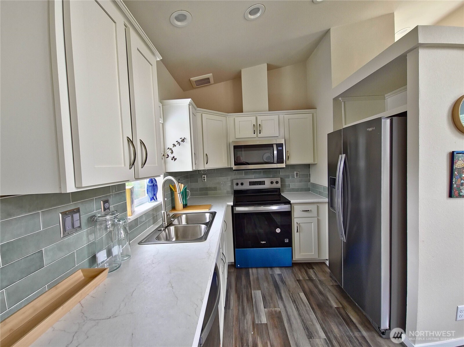 1303 30th Street, Unit 3 Seaview, WA 98644 - Photo 6 of 16