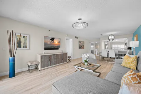 $875,000 | 1045 Ocean Drive, Unit 503, Juno Beach, FL 33408