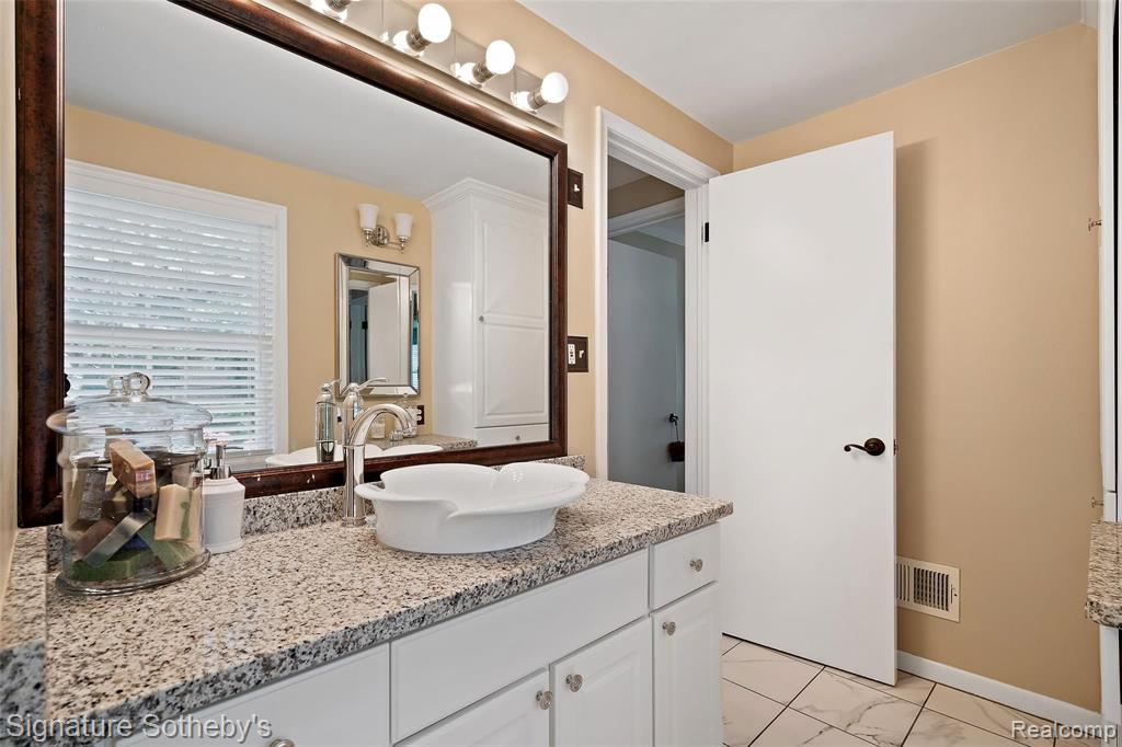 865 Tottenham Road Birmingham, MI 48009 - Photo 23 of 37 Gallery Image 23