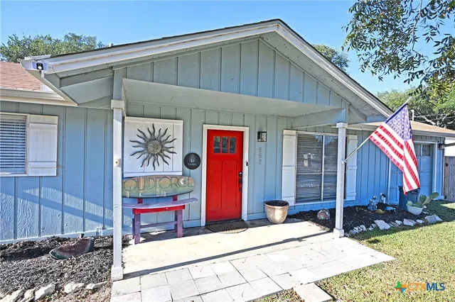 $1,750 | 553 Scenic Drive, Canyon Lake, TX 78133