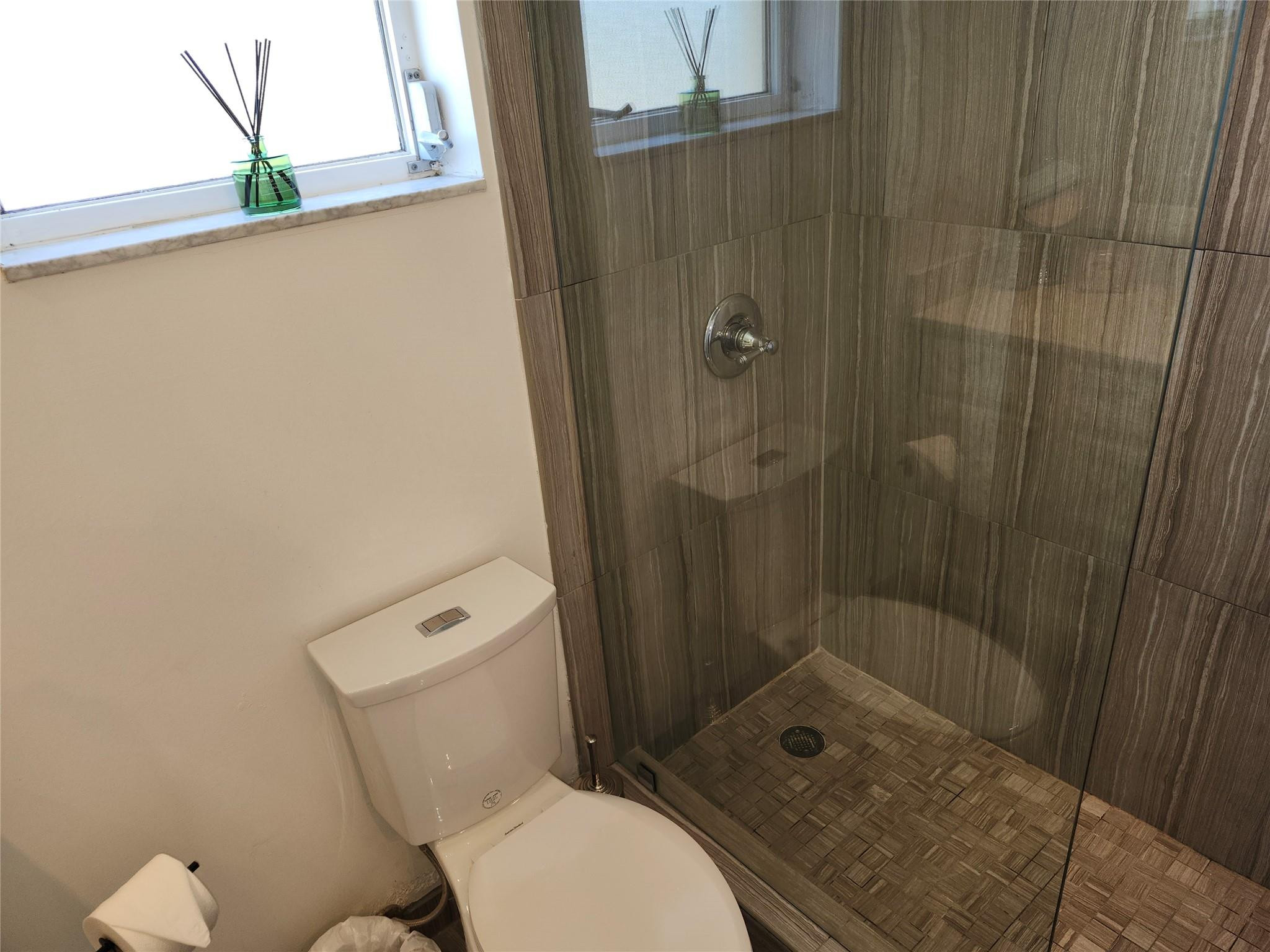 301 Cambridge Road, Unit 301 Hollywood, FL 33024 - Photo 18 of 31 a bathroom with a toilet a sink and shower