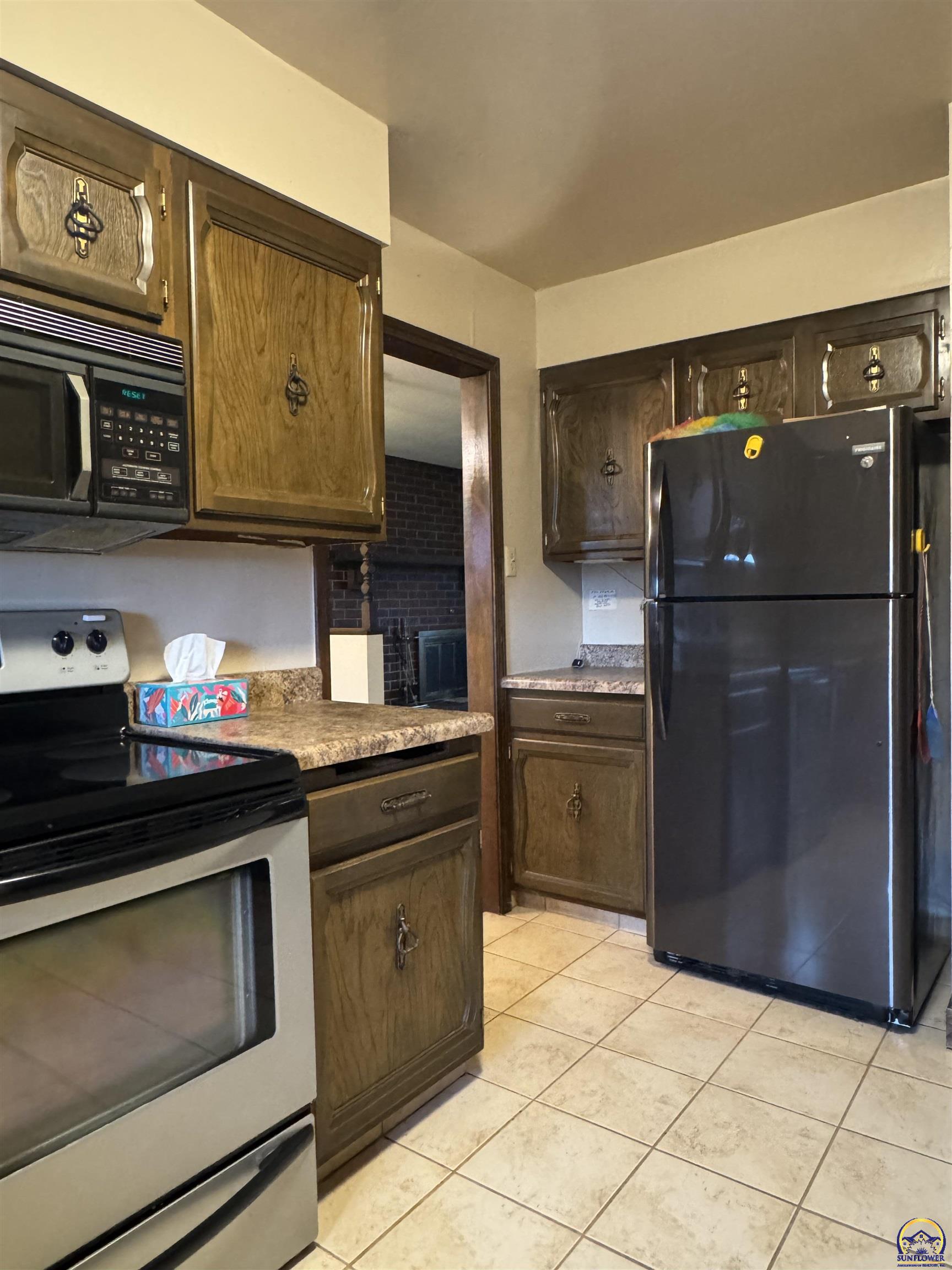 5002 Southwest 28th Street Topeka, KS 66614 - Photo 10 of 33