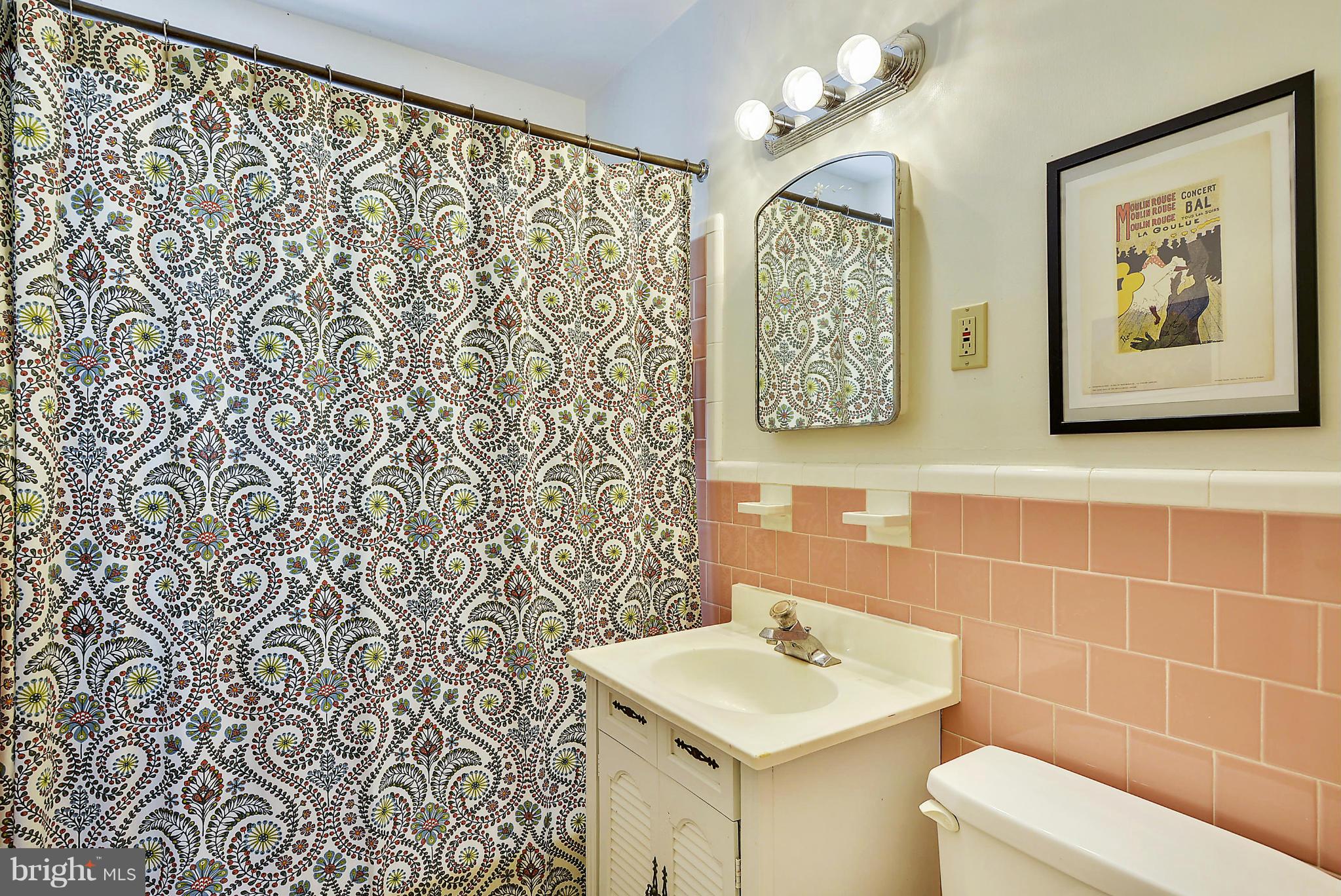 6010 Walton Road Bethesda, MD 20817 - Photo 20 of 30 Upper Level Bath