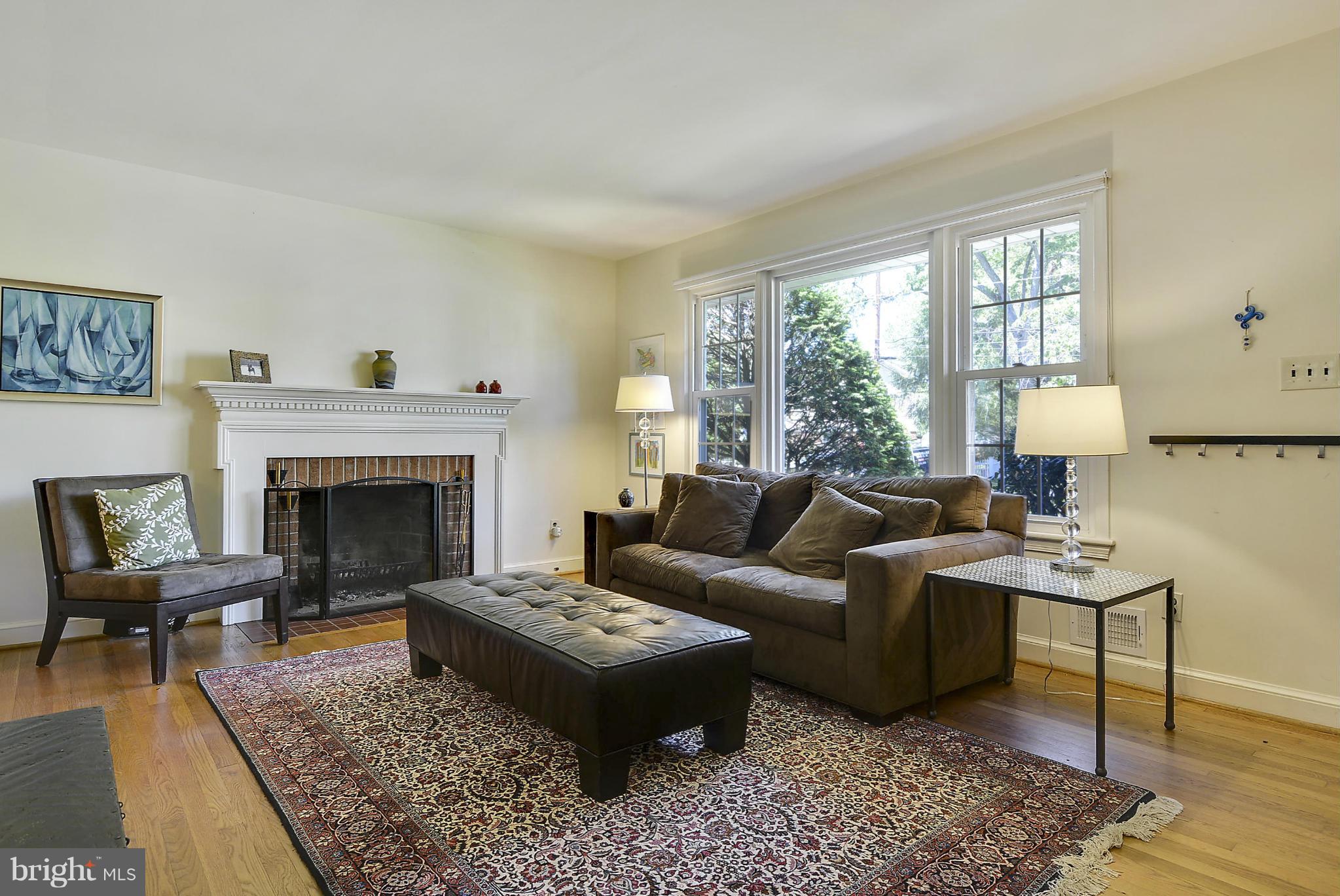 6010 Walton Road Bethesda, MD 20817 - Photo 4 of 30 Living Room