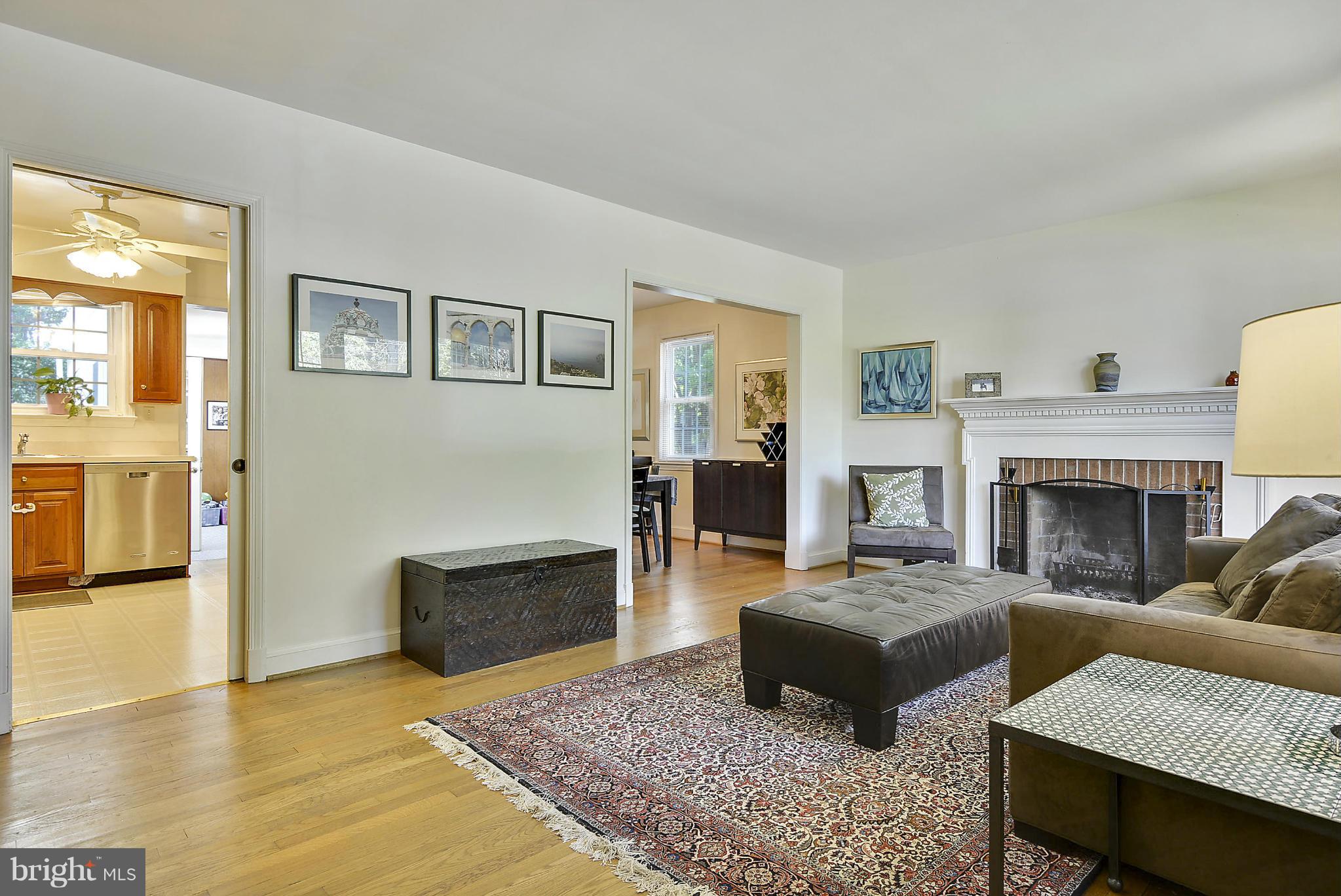 6010 Walton Road Bethesda, MD 20817 - Photo 6 of 30 Living Room