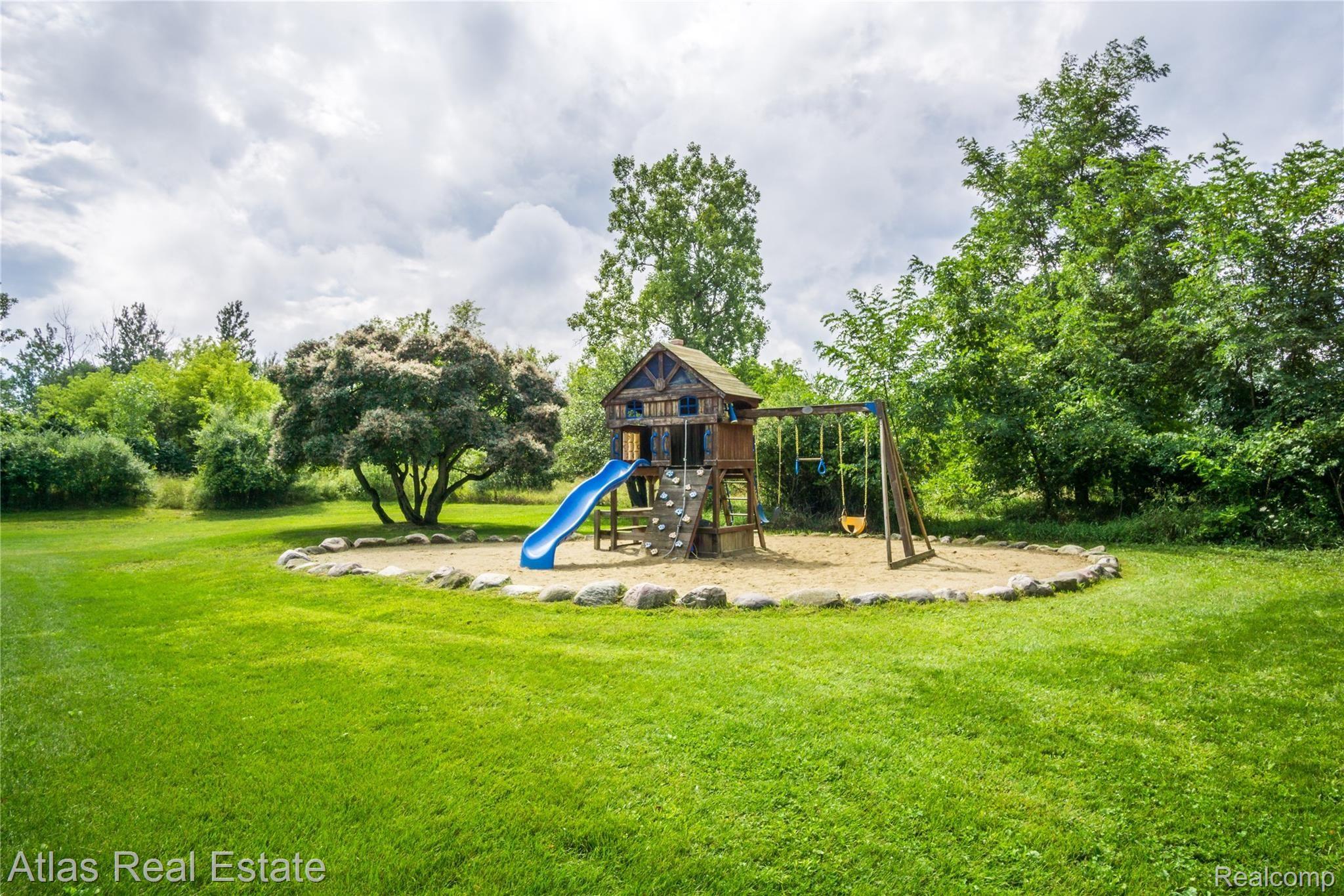 10446 County Line Road Ortonville, MI 48462 - Photo 18 of 53 Exteriors (8 of 10).JPG