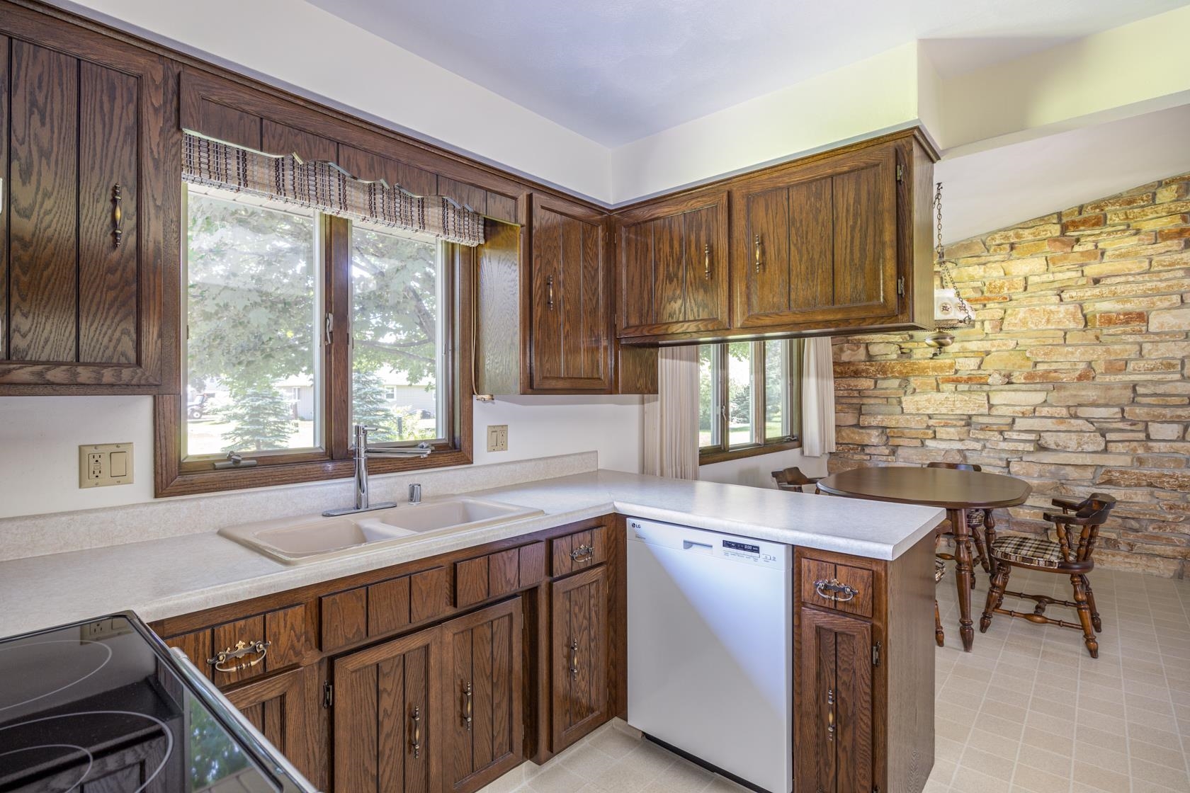 931 East Sunset Avenue Appleton, WI 54911 - Photo 8 of 25