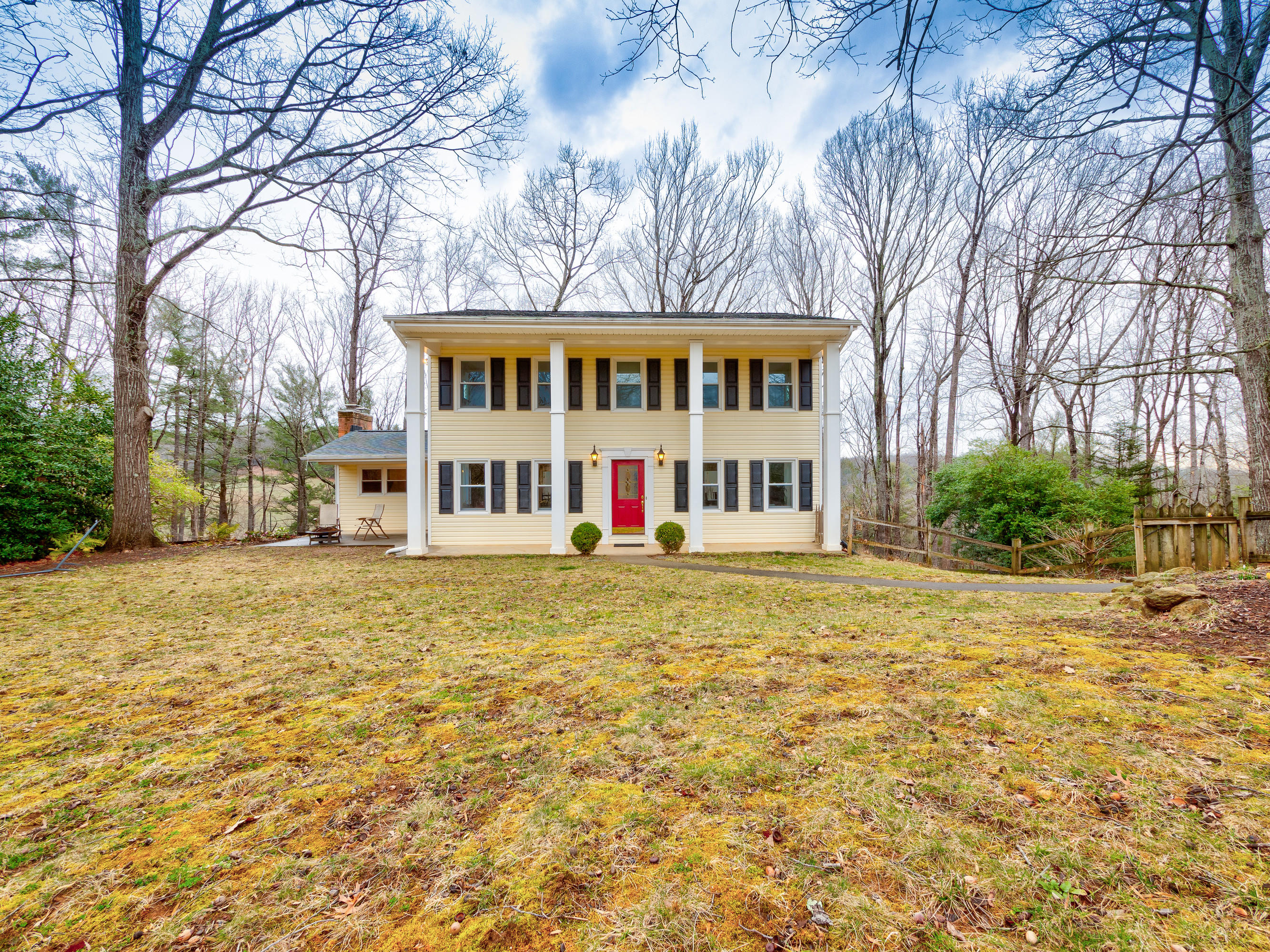 5948 Country View Road Roanoke, VA 24018 - Photo 1 of 28 front