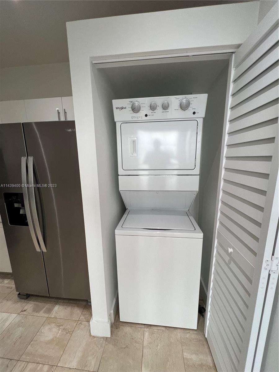 1915 Brickell Avenue, Unit TH16 Miami, FL 33129 - Photo 12 of 36 a utility room with dryer and washer