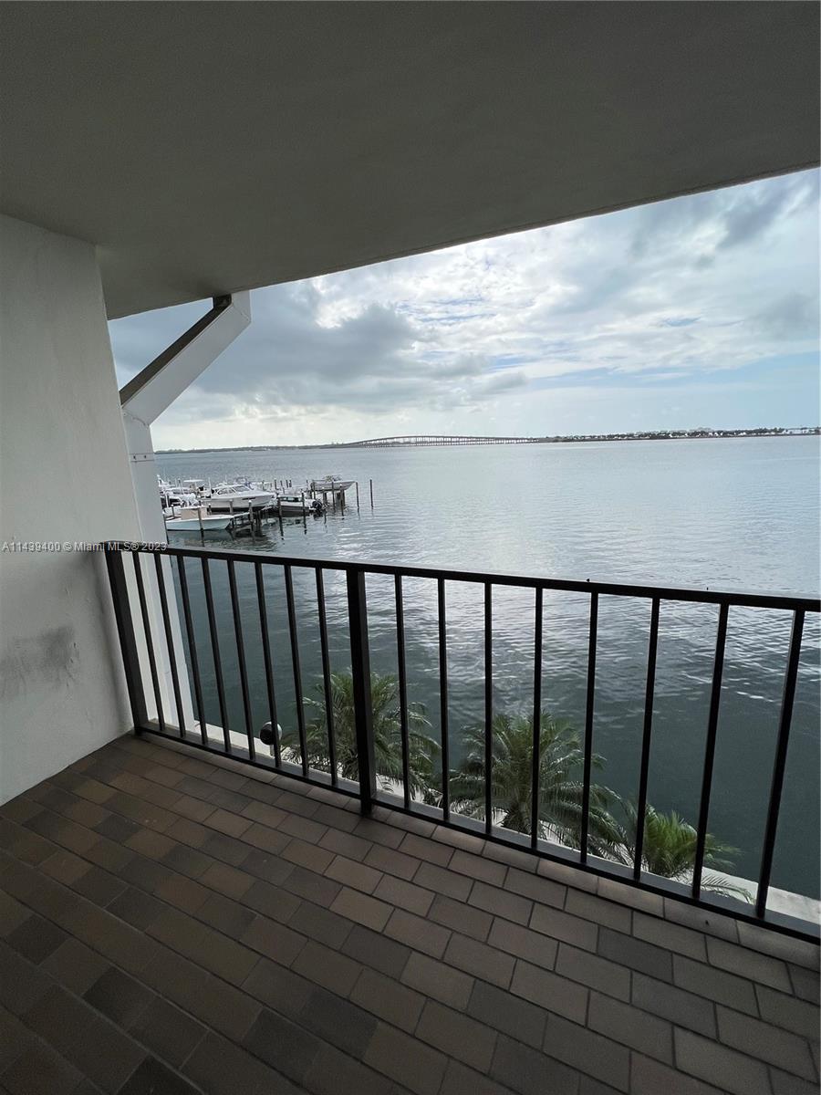 1915 Brickell Avenue, Unit TH16 Miami, FL 33129 - Photo 23 of 36 a view of a balcony