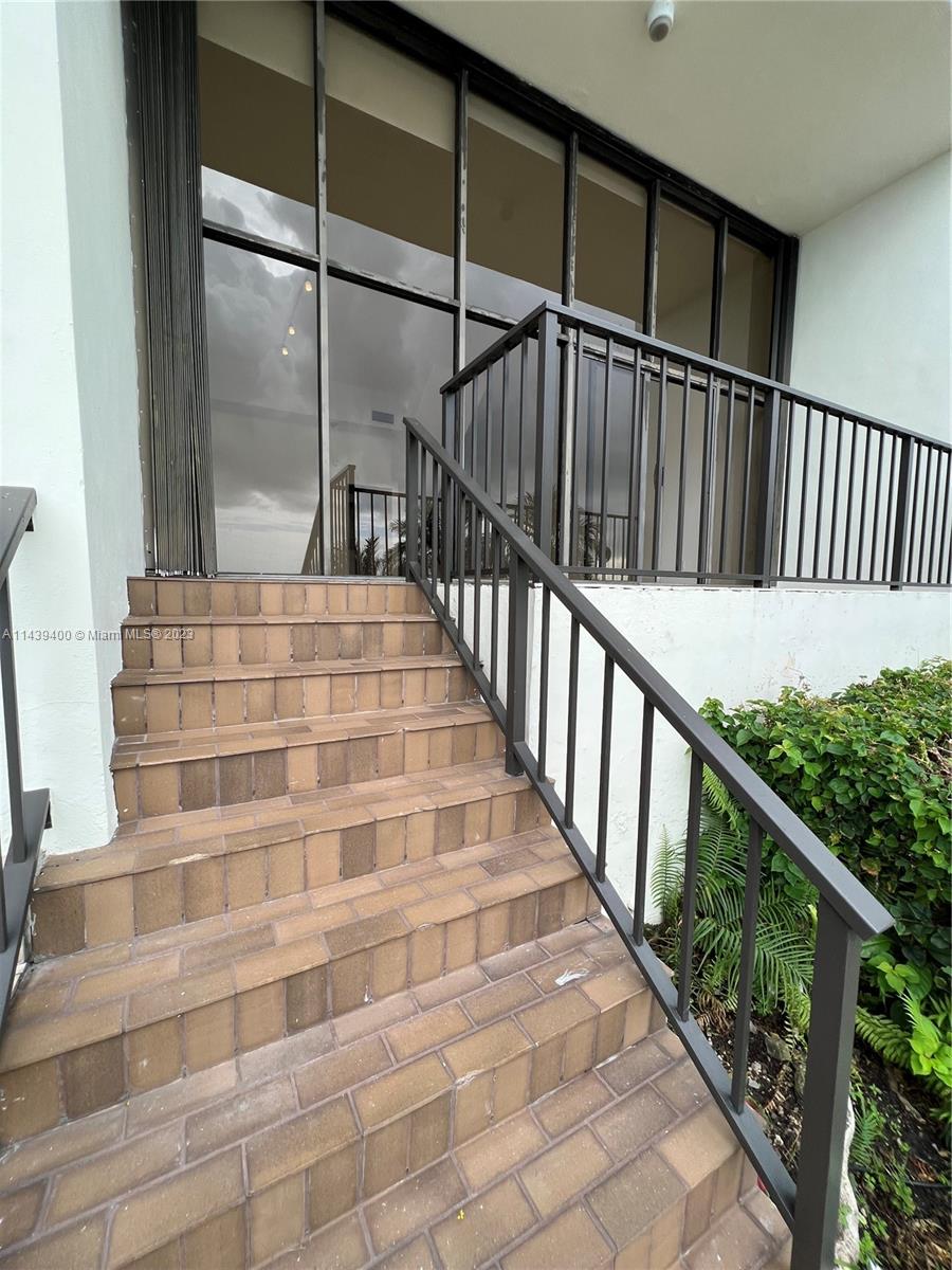 1915 Brickell Avenue, Unit TH16 Miami, FL 33129 - Photo 3 of 36 a view of entryway