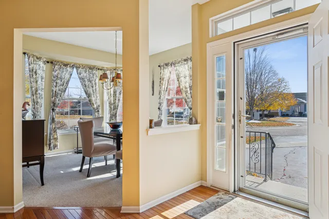 $349,900 | 602 Clearwater Court, Oswego, IL 60543