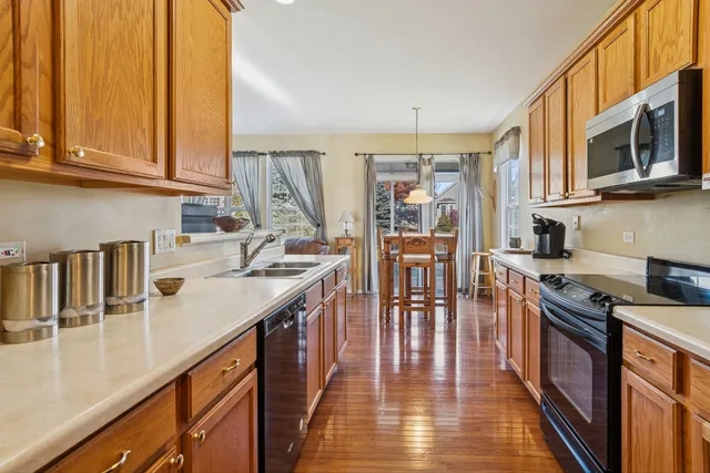 $349,900 | 602 Clearwater Court, Oswego, IL 60543