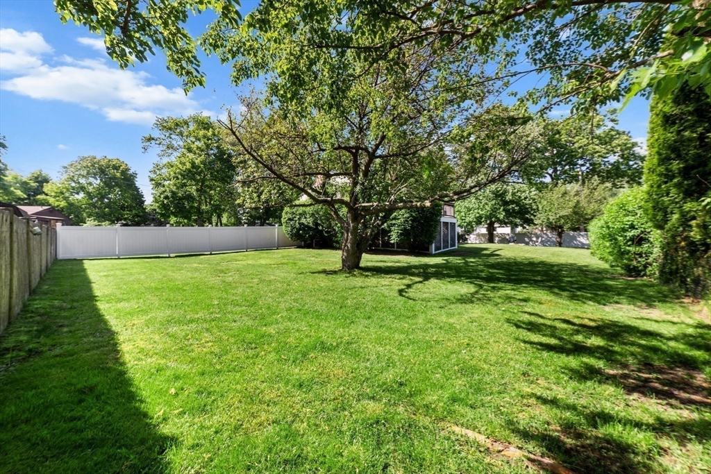 11 Oakwood Road Wilmington, MA 01887 - Photo 4 of 31 Gallery Image 4