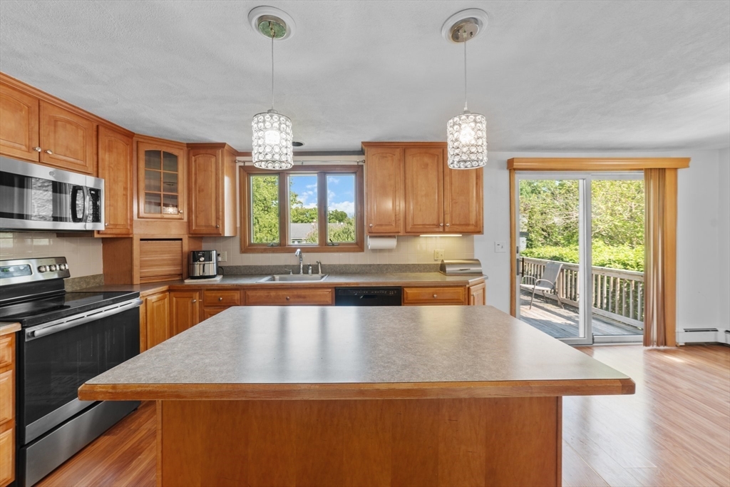 11 Oakwood Road Wilmington, MA 01887 - Photo 5 of 31 Gallery Image 5
