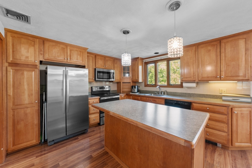 11 Oakwood Road Wilmington, MA 01887 - Photo 6 of 31 Gallery Image 6