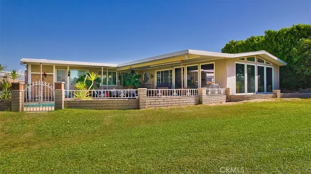 a view of a house with backyard and porch