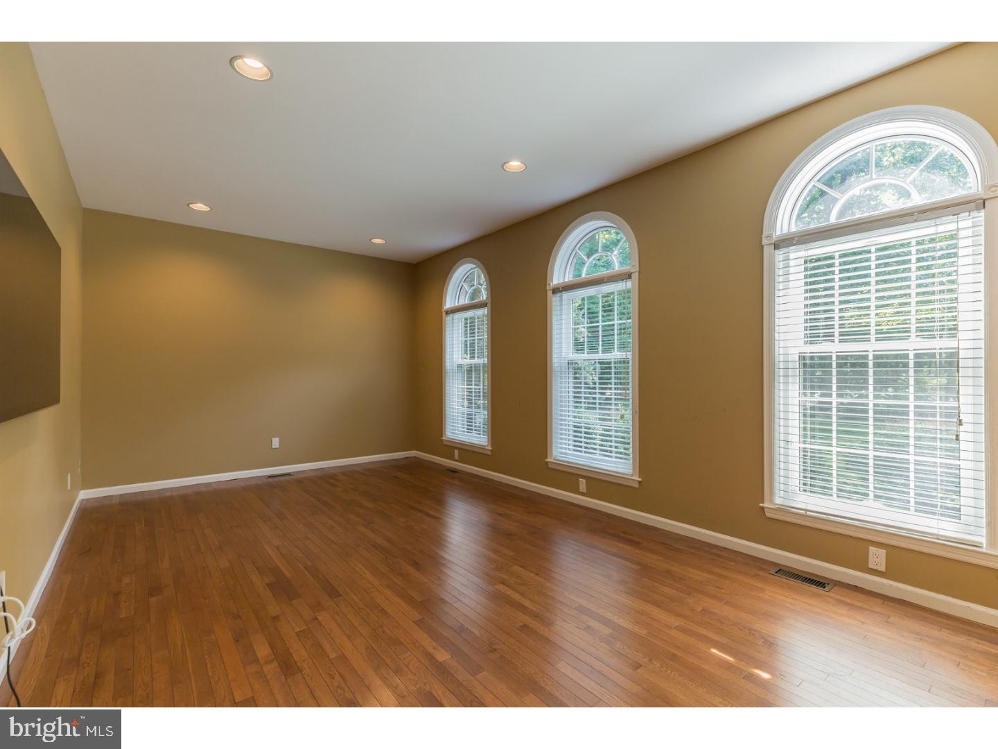 607 Greentree Road Sewell, NJ 08080 - Photo 8 of 25