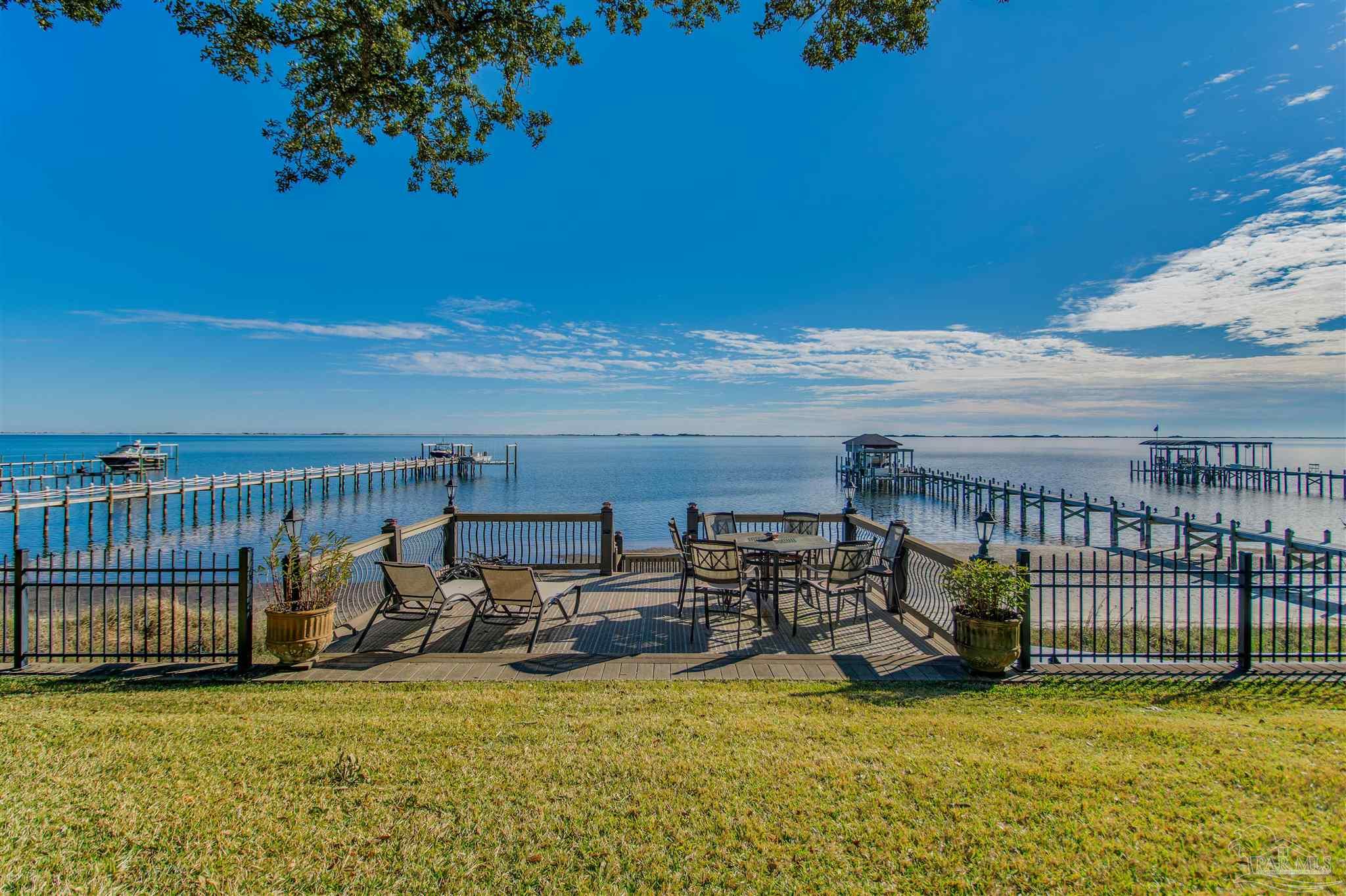 5113 Soundside Drive Gulf Breeze, FL 32563 - Photo 4 of 72