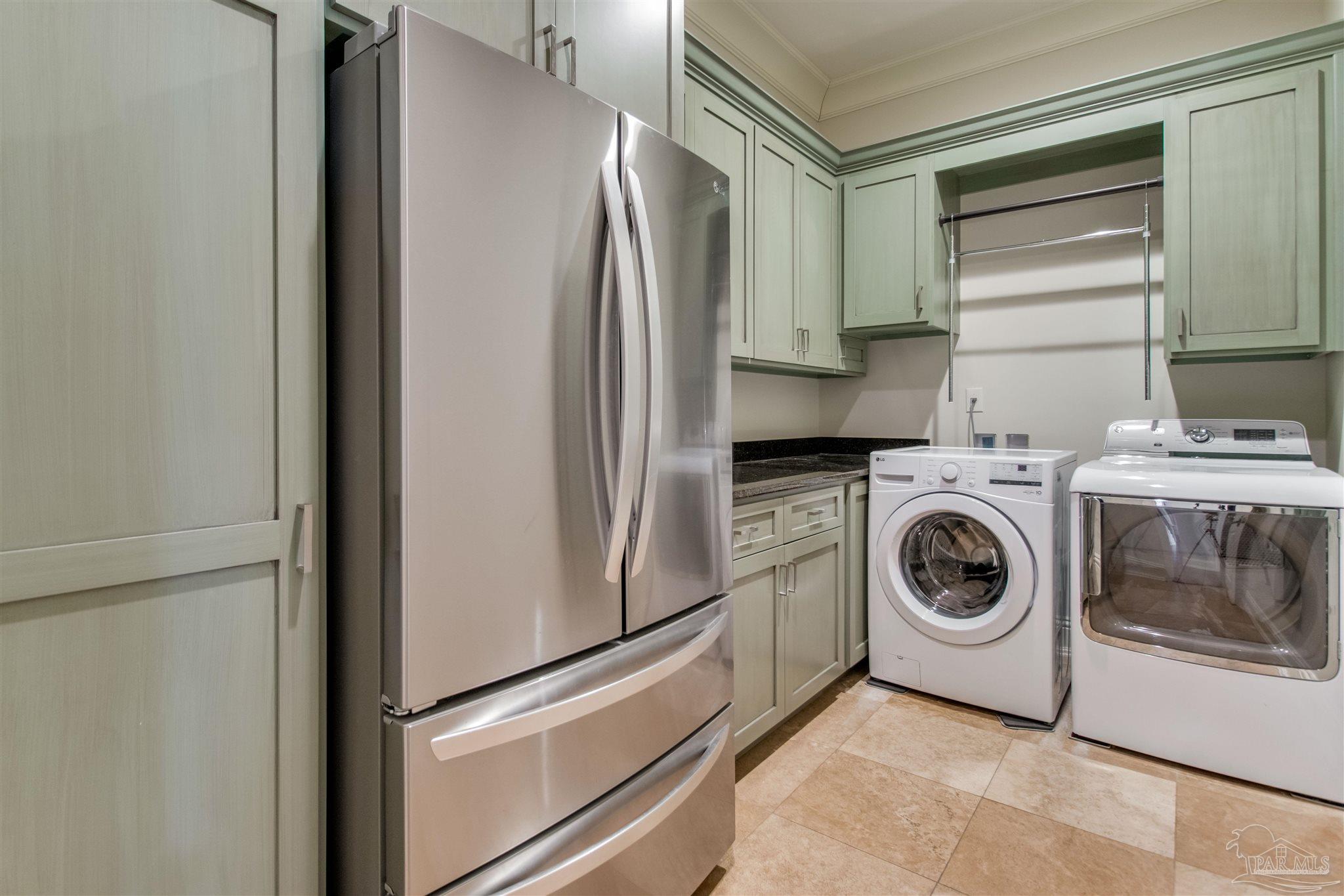 5113 Soundside Drive Gulf Breeze, FL 32563 - Photo 47 of 72 adjacent to kitchen