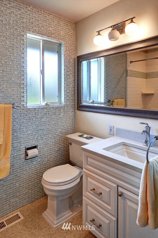 10612 Northeast 195th Street Bothell, WA 98011 - Photo 14 of 24
