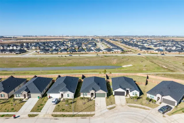 $2,400 | 30606 Windermere Peaks Lane, Fulshear, TX 77494