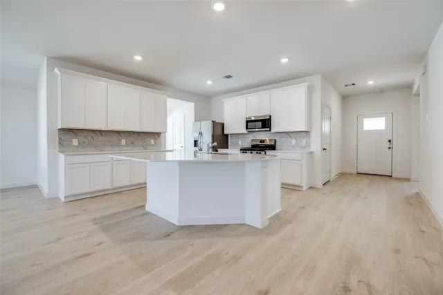 $2,400 | 30606 Windermere Peaks Lane, Fulshear, TX 77494