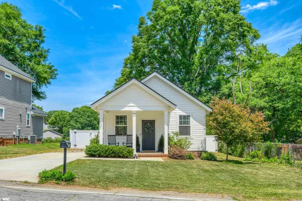 $215,726 | 506 West D Avenue, Easley, SC 29640