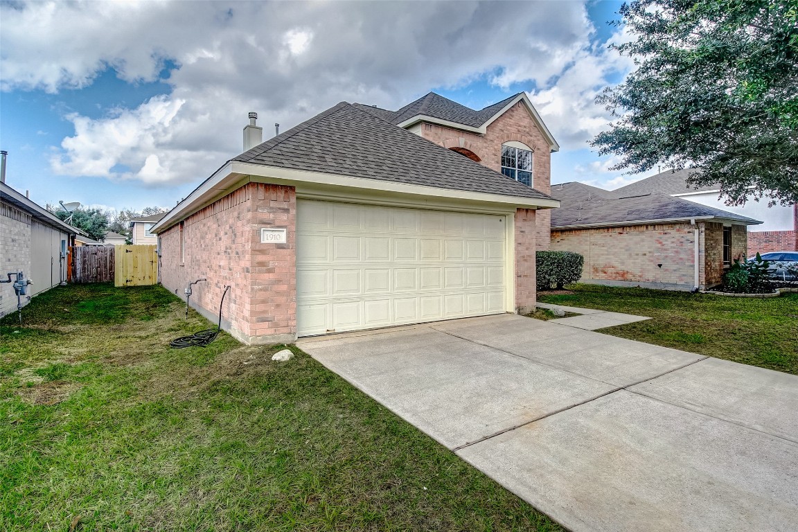 1910 Adobe Falls Drive Spring, TX 77388 - Photo 2 of 50