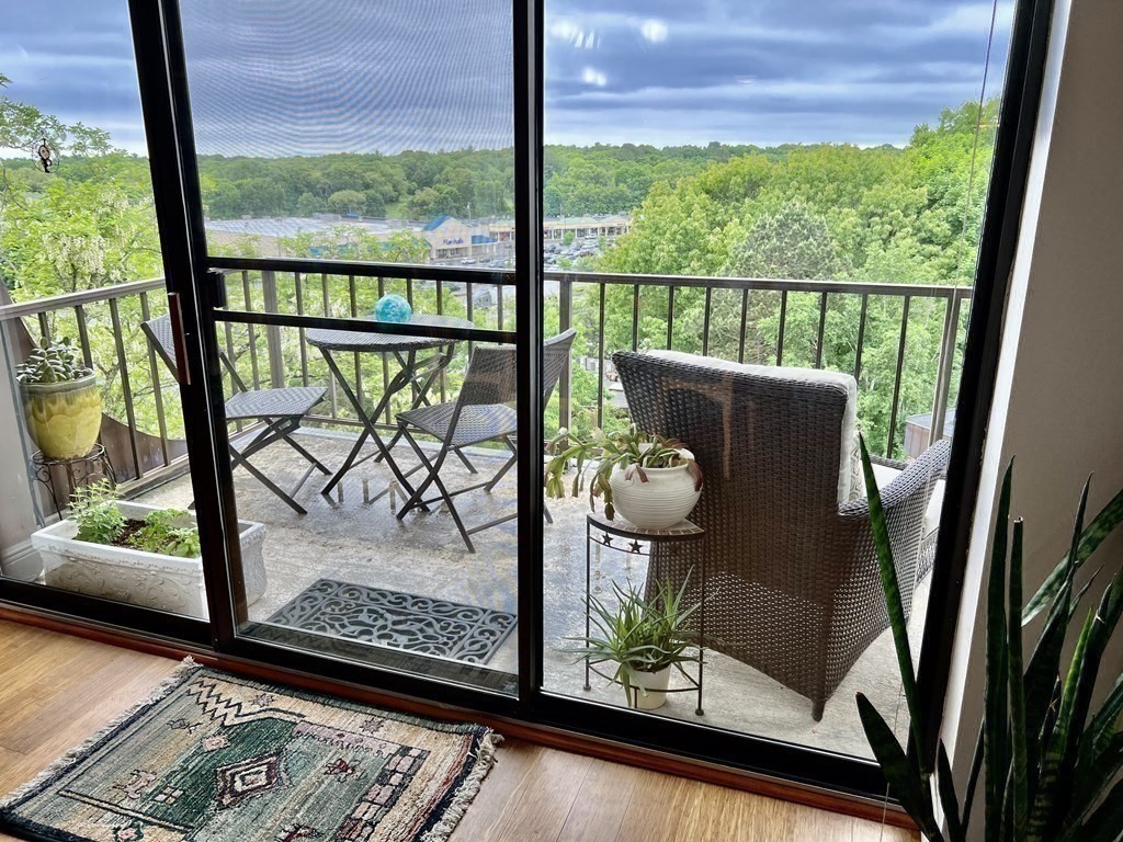 1008 Paradise Road, Unit PHG Swampscott, MA 01907 - Photo 14 of 41 Gallery Image 14