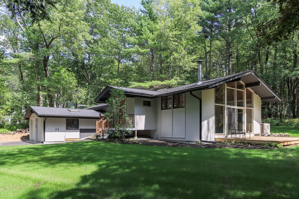a view of an house with backyard space and garden