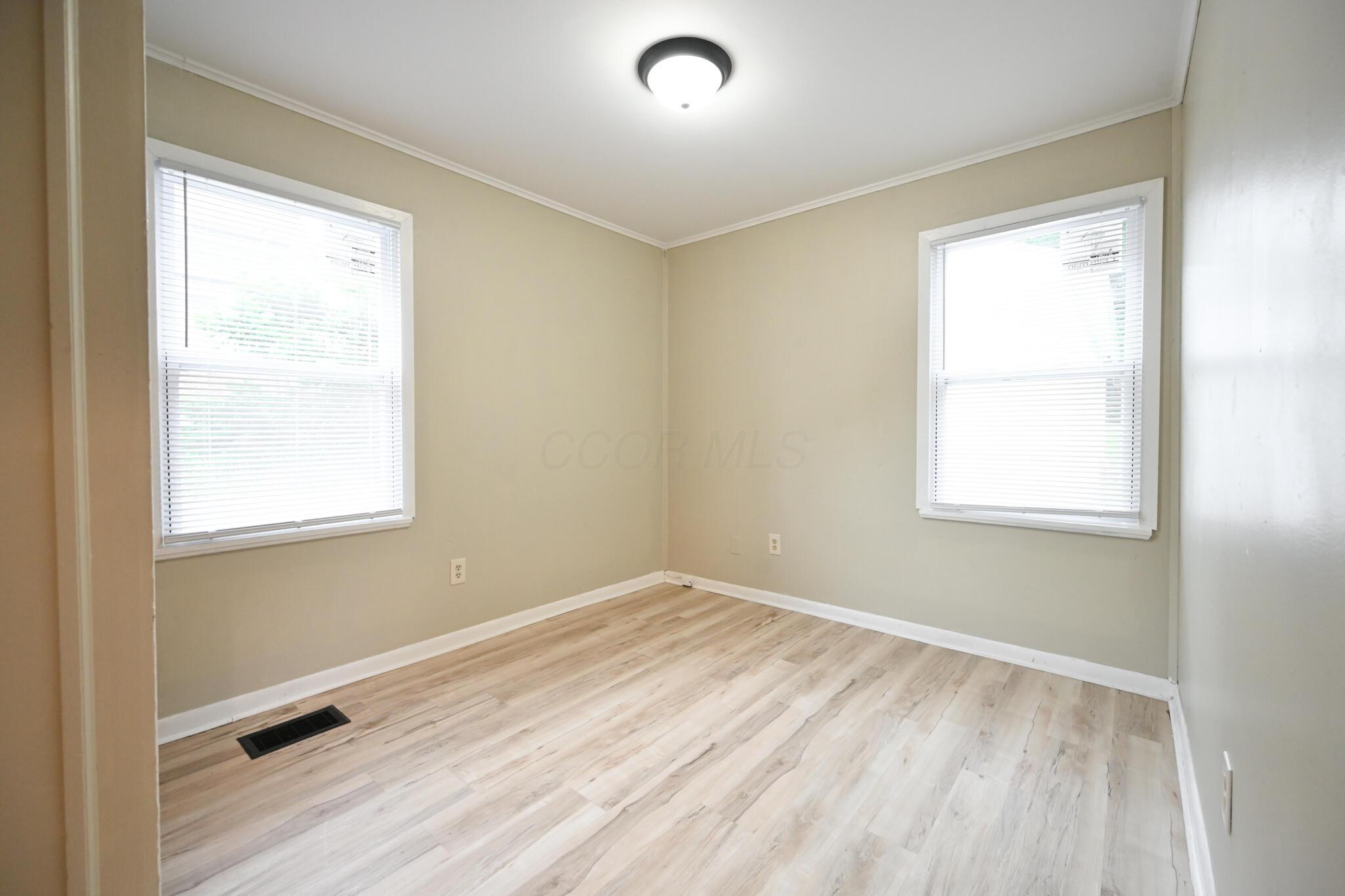 1715 Summit Street Springfield, OH 45503 - Photo 16 of 29 20250716-1715 Summit-019