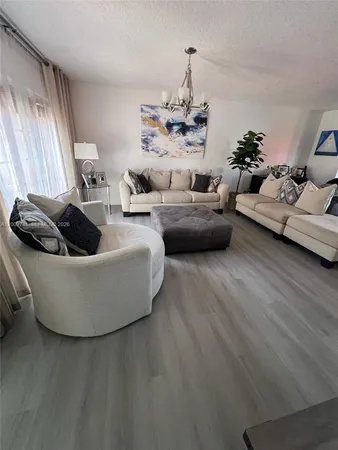 $4,300 | 921 Northwest 133rd Avenue, Miami, FL 33182
