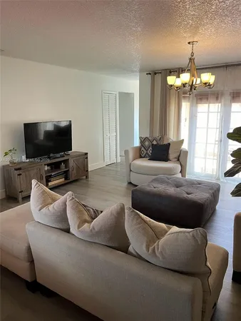 $4,300 | 921 Northwest 133rd Avenue, Miami, FL 33182