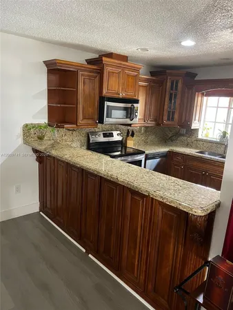 $4,300 | 921 Northwest 133rd Avenue, Miami, FL 33182