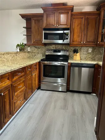$4,300 | 921 Northwest 133rd Avenue, Miami, FL 33182