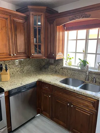 $4,300 | 921 Northwest 133rd Avenue, Miami, FL 33182