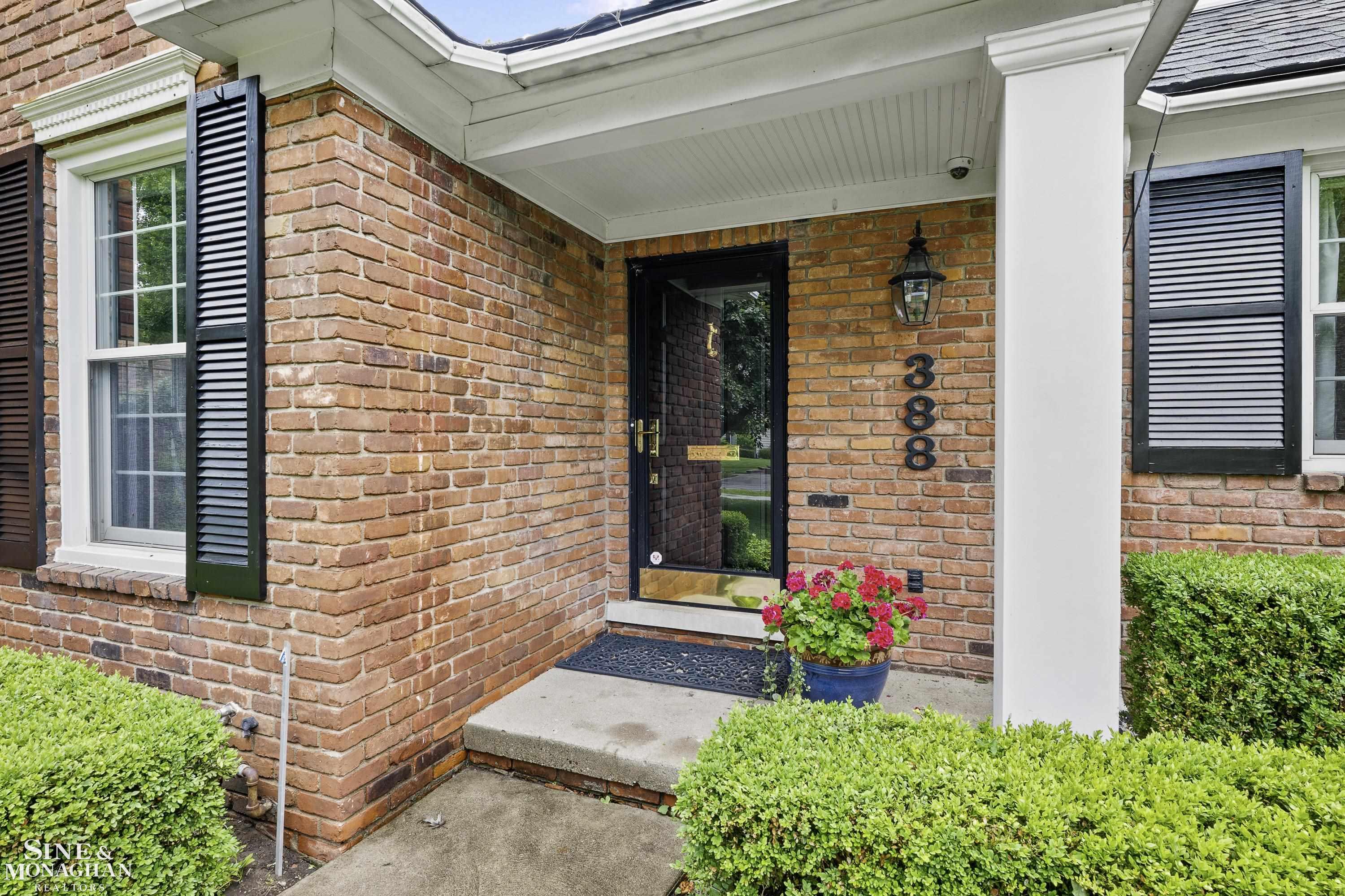 388 Lincoln Road Grosse Pointe, MI 48230 - Photo 2 of 57 50179331-606285cb-1498-4fcc-8093-ebda9fe0418c.JPG