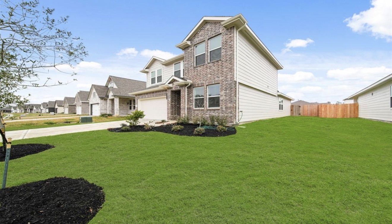 302 Little Spg Court Anahuac, TX 77514 - Photo 2 of 23