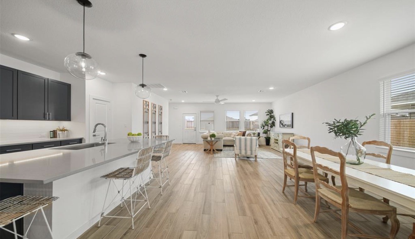 302 Little Spg Court Anahuac, TX 77514 - Photo 5 of 23